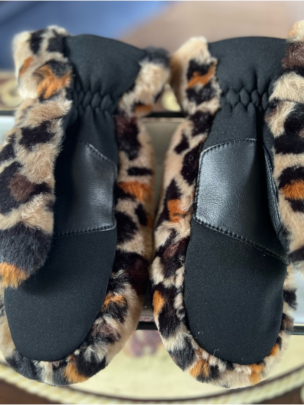 NWOT UGG Leopard Print Plush Mittens in Tan, Black & Brown - Picture 2 of 4